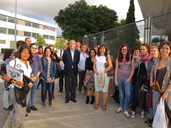 Grup d'alumnes amb Oriol Serrano, cap de Les Punxes