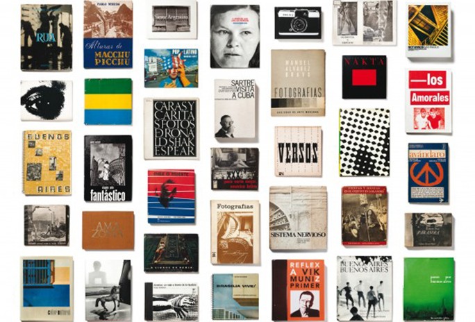 fotos y libros de las manos a las paredes 684x464 1