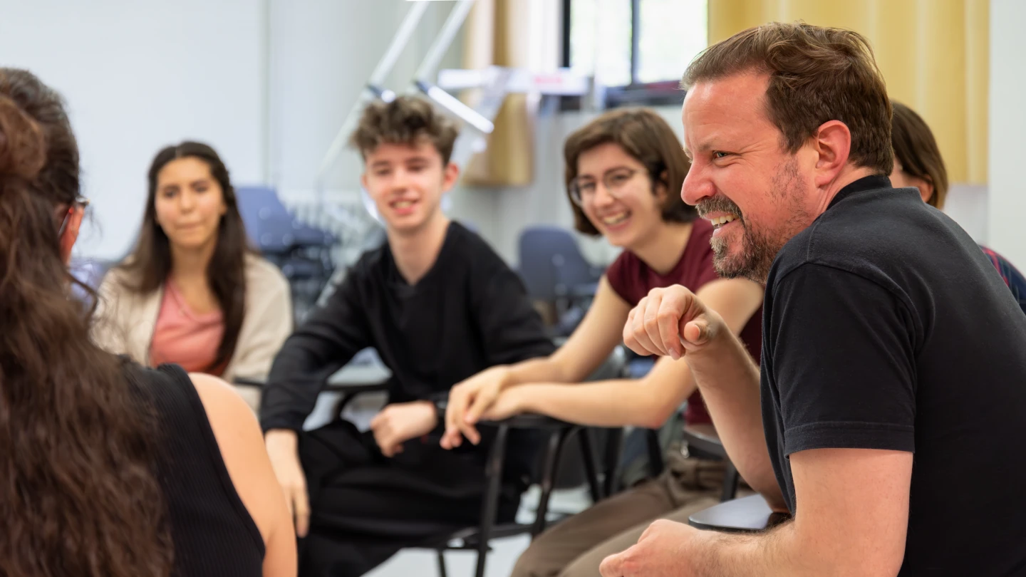 Taller d'improvisació per potenciar la fluïdesa verbal en l'entorn audiovisual